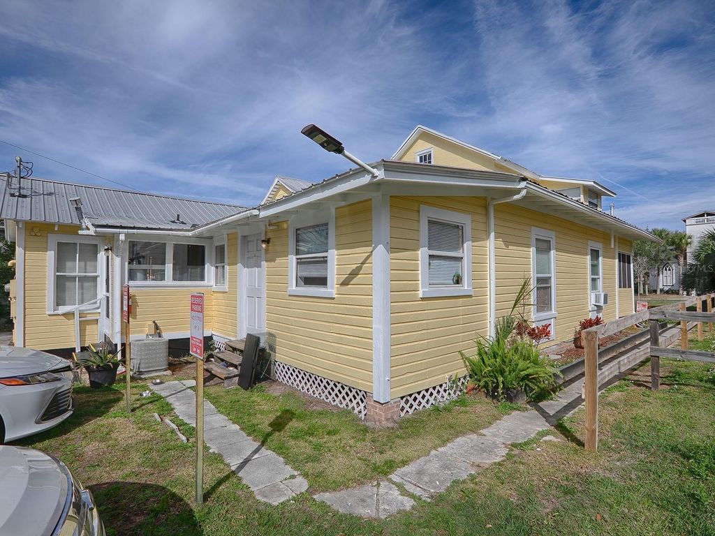 Photo of 422 E Citrus Avenue, Eustis, FL 32726 (MLS # G5108016)