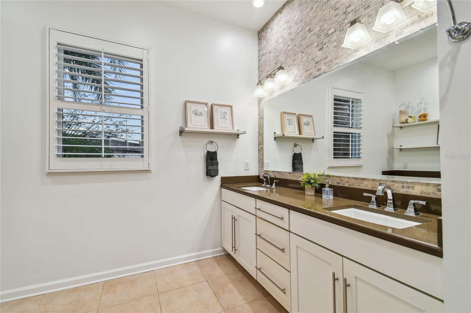 LINGERLONG - Residential