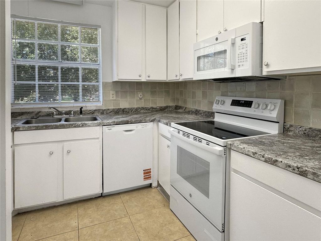 Photo of 508 Banyon Tree Circle #202, Maitland, FL 32751 (MLS # O6369806)