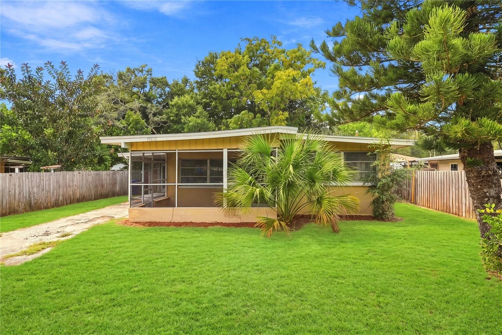 Photo of 10722 53rd Avenue N, St Petersburg, FL 33708 (MLS # TB8554992)
