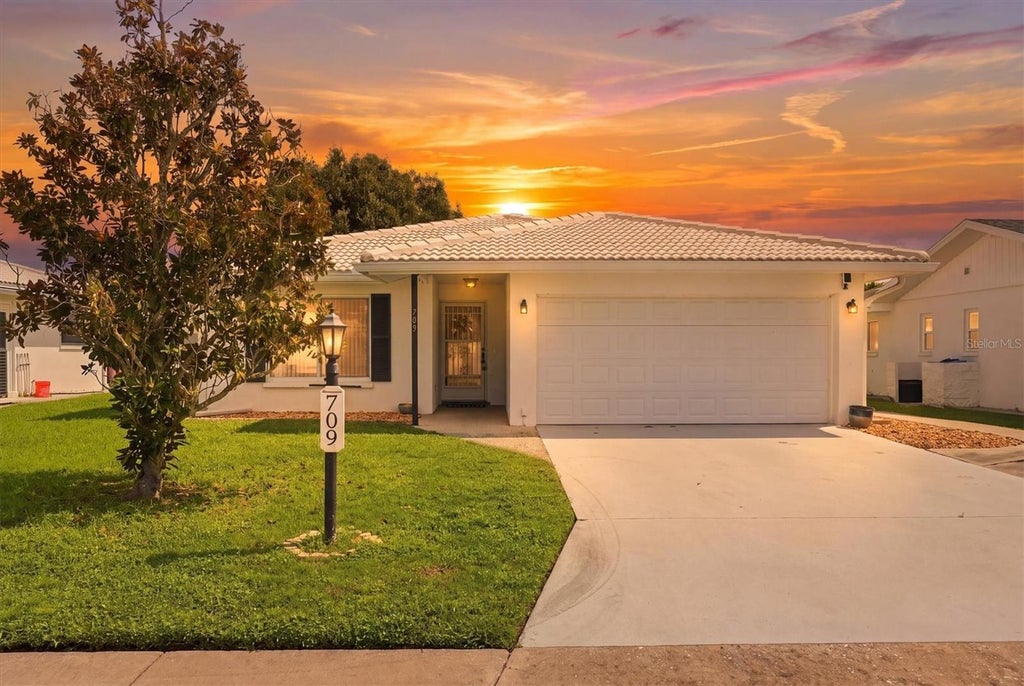 Photo of 709 Hickory Lane, Bradenton, FL 34208 (MLS # TB8533608)
