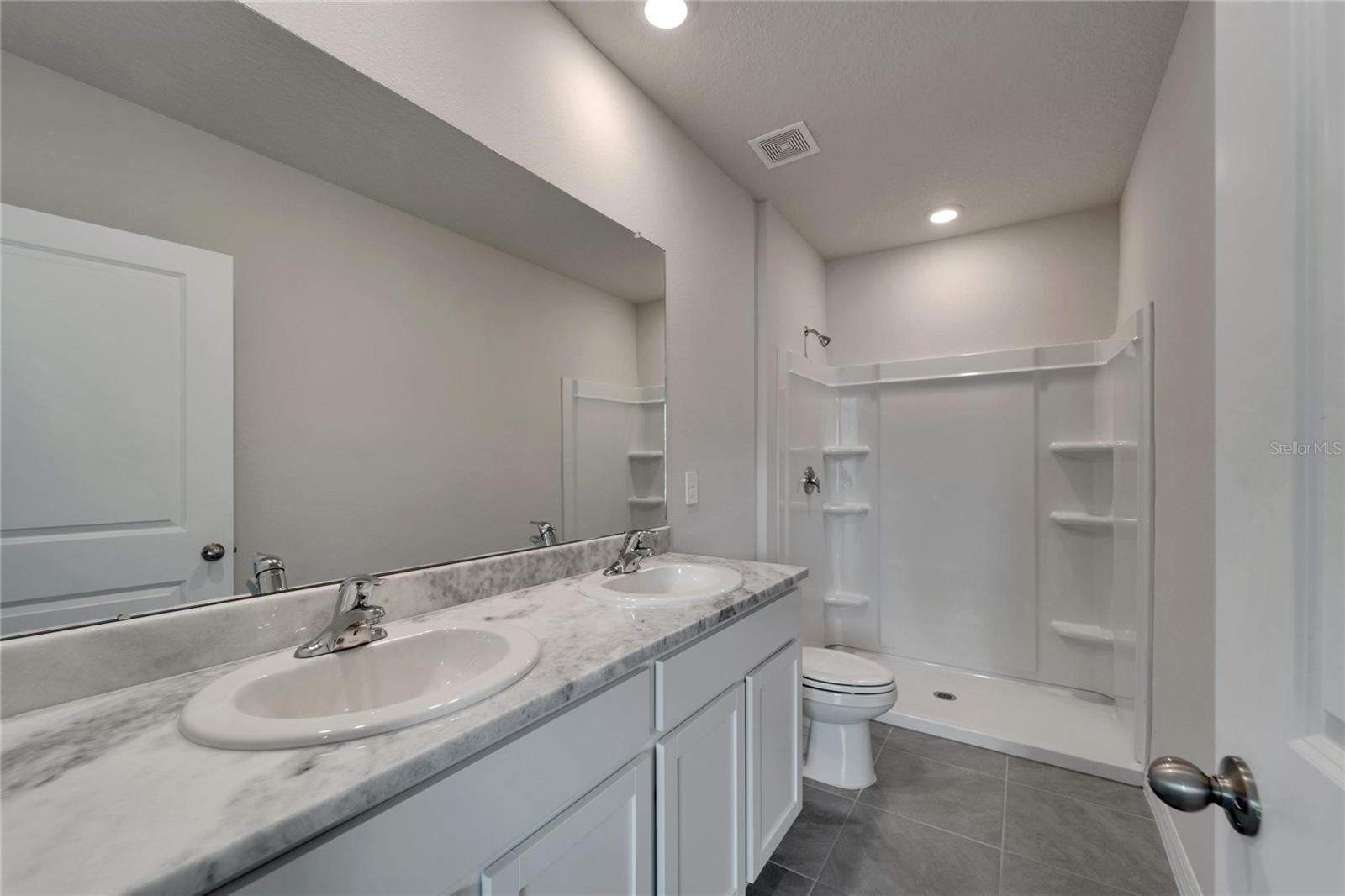 STAR FARMS AT LAKEWOOD RANCH - Residential Lease