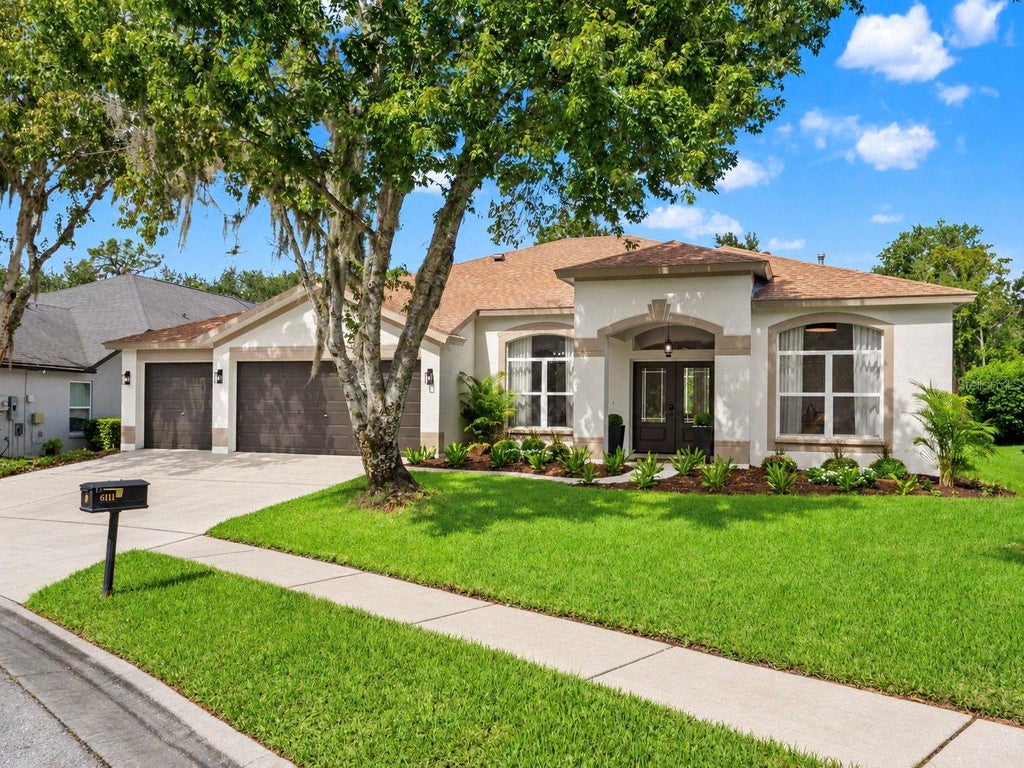Photo of 6111 Heroncrest Court, Lithia, FL 33547 (MLS # TB8550911)