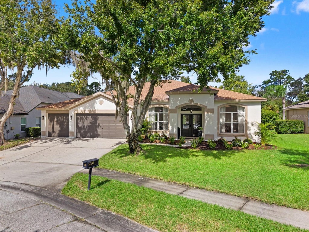 Photo of 6111 Heroncrest Court, Lithia, FL 33547 (MLS # TB8550911)
