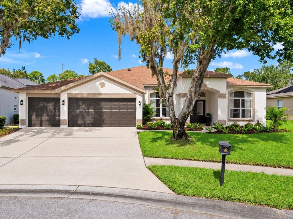 Photo of 6111 Heroncrest Court, Lithia, FL 33547 (MLS # TB8550911)