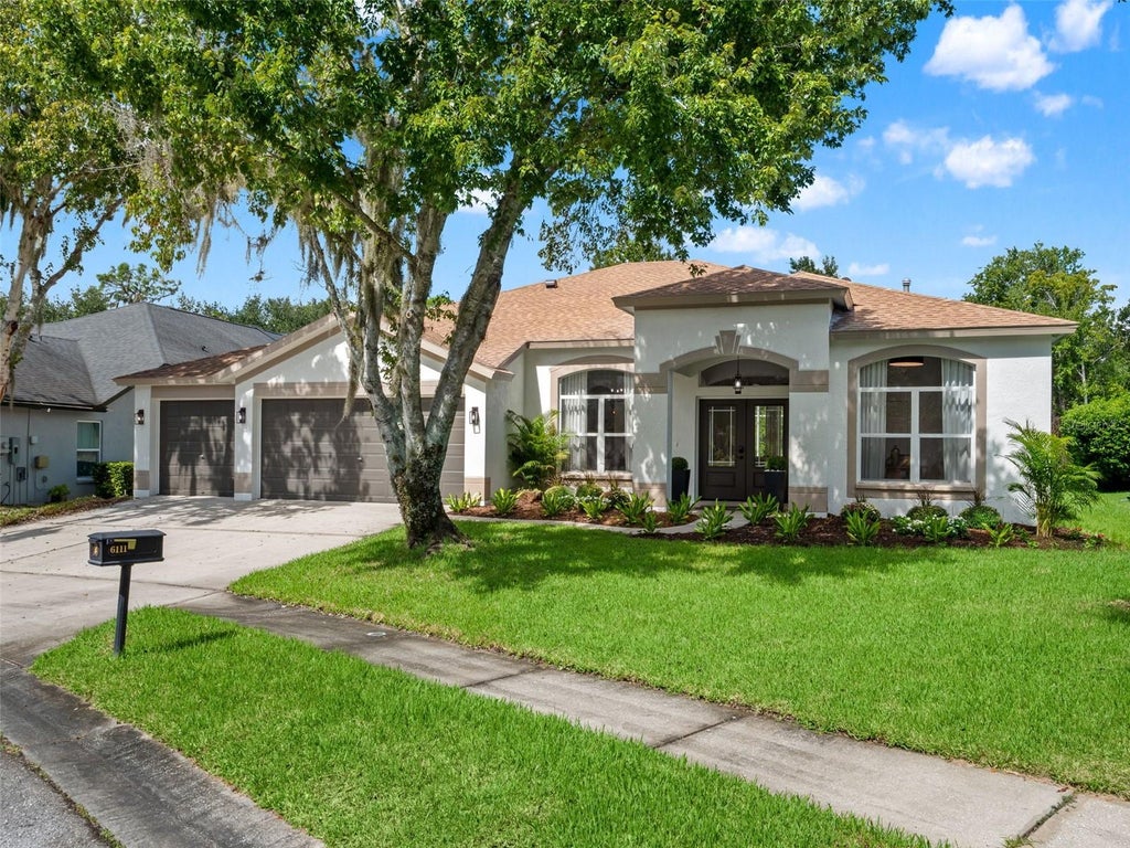 Photo of 6111 Heroncrest Court, Lithia, FL 33547 (MLS # TB8550911)