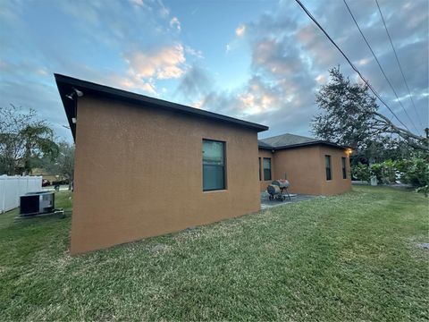 A home in PALMETTO