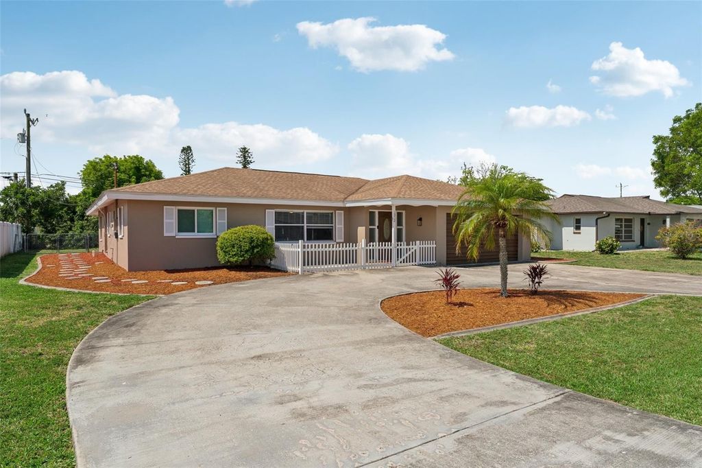 Photo of 1312 SE 25th Lane, Cape Coral, FL 33904 (MLS # L4953092)