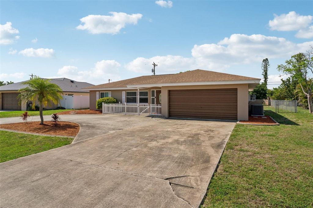 Photo of 1312 SE 25th Lane, Cape Coral, FL 33904 (MLS # L4953092)