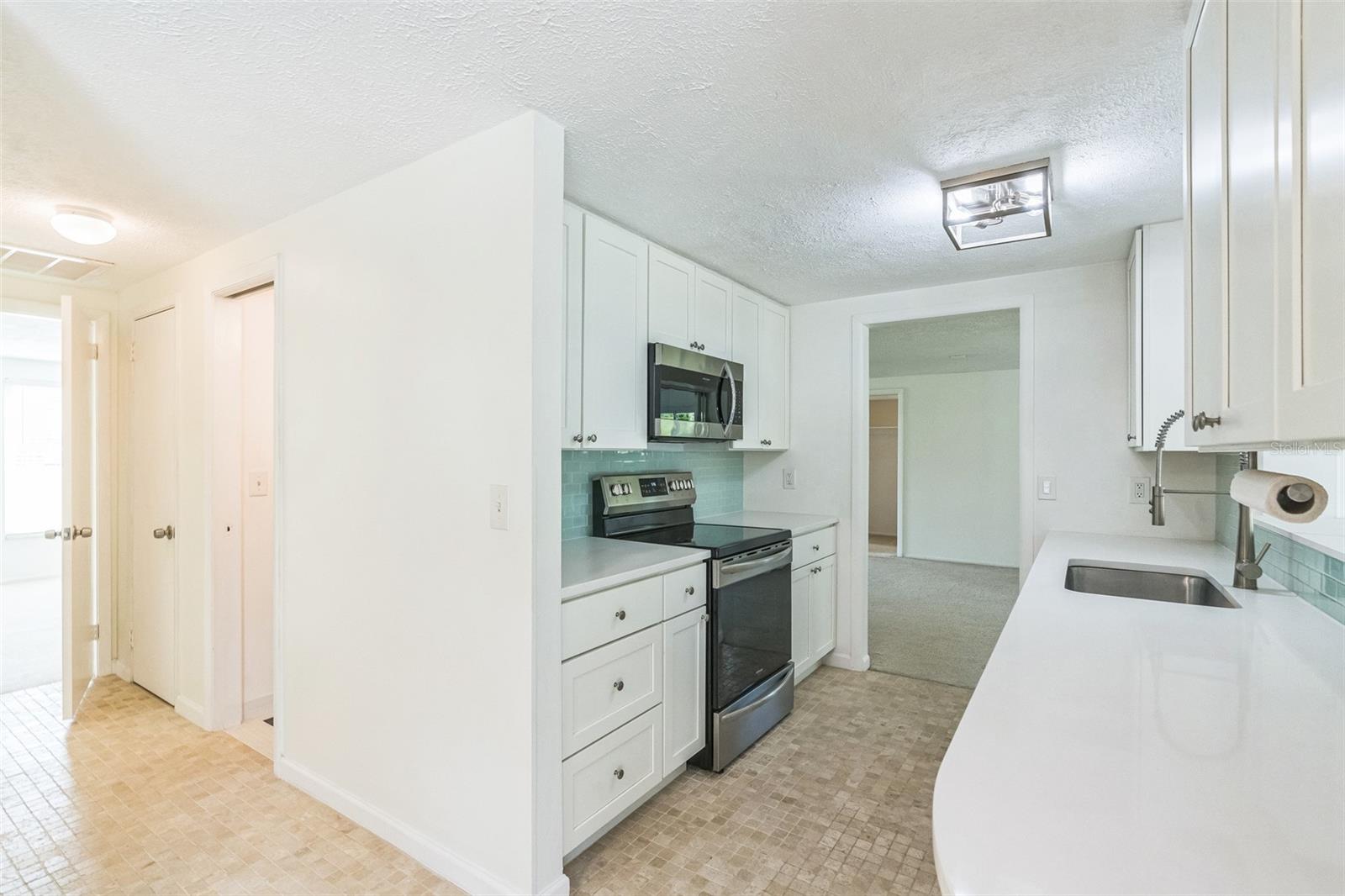 1115 LARCHMONT DRIVE