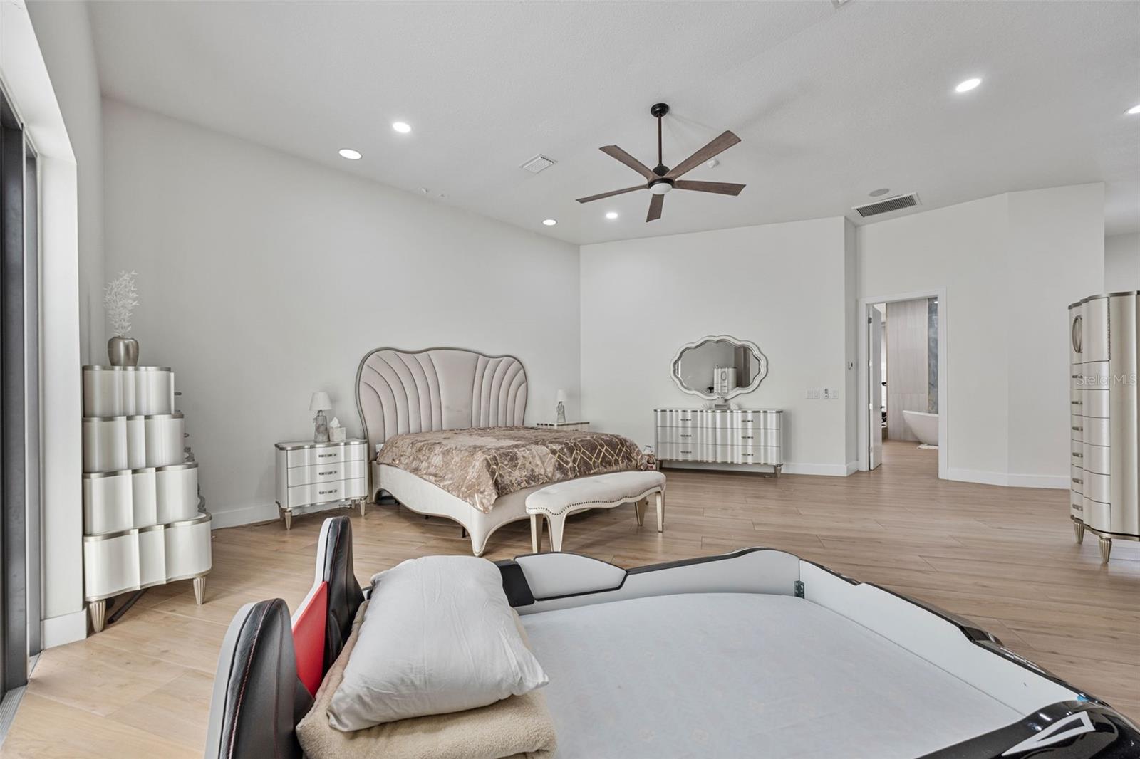TIFFANY LAKE MANORS - Residential