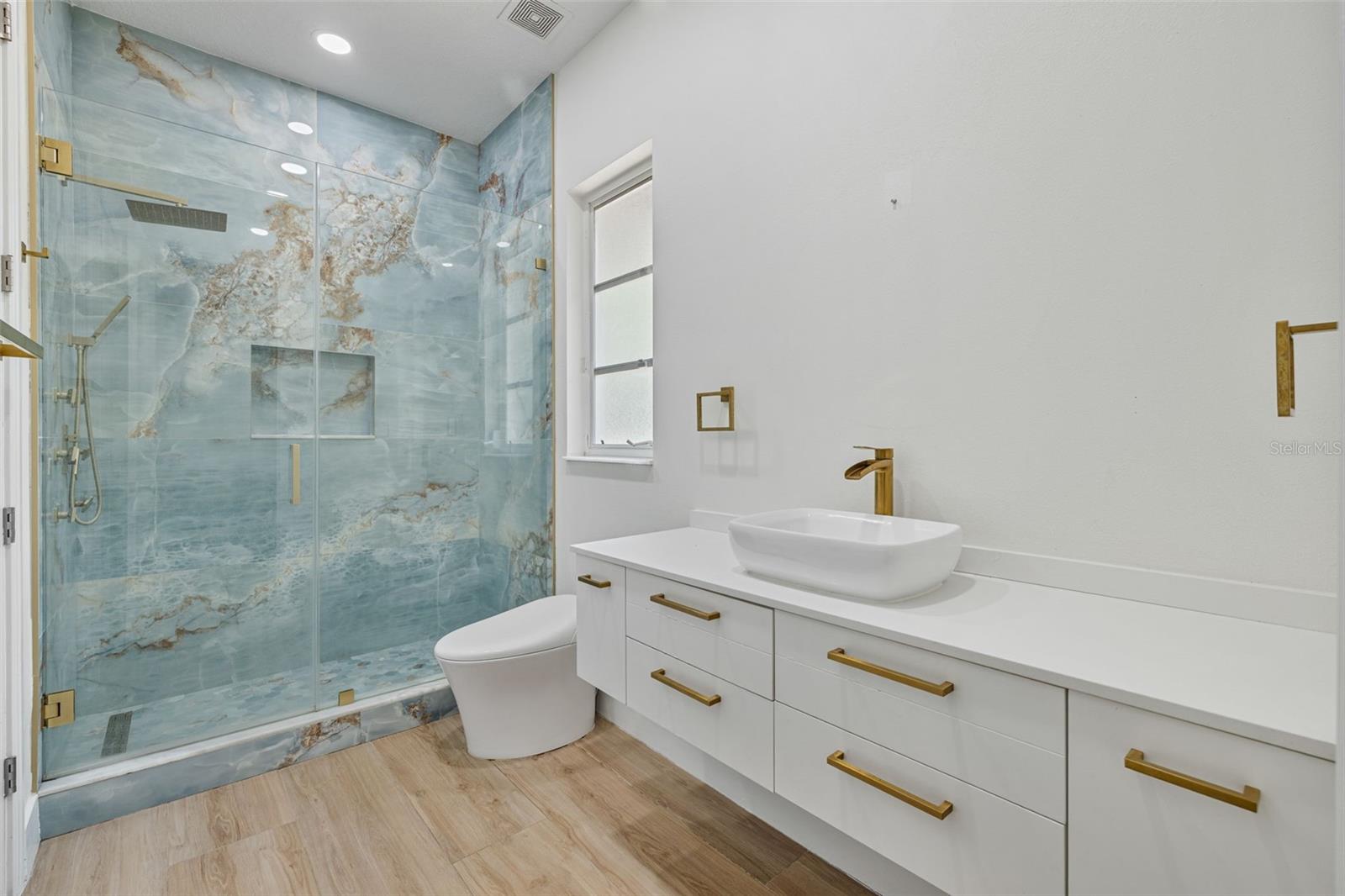 TIFFANY LAKE MANORS - Residential
