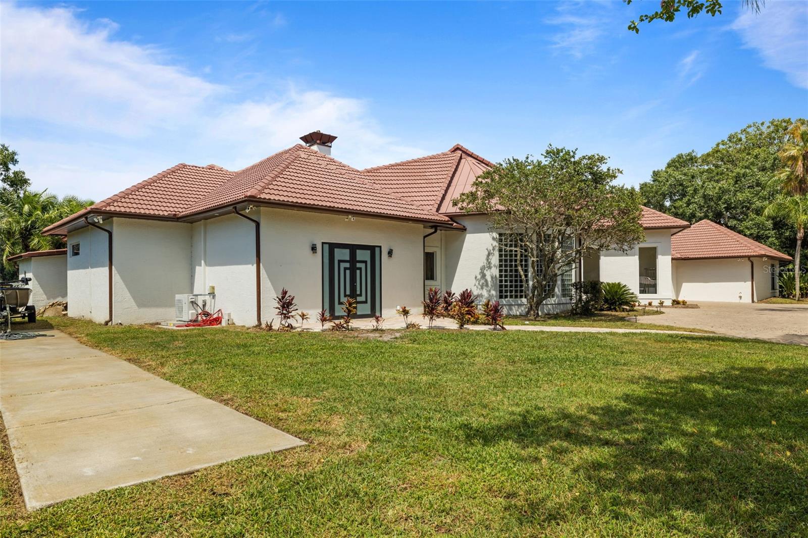 TIFFANY LAKE MANORS - Residential