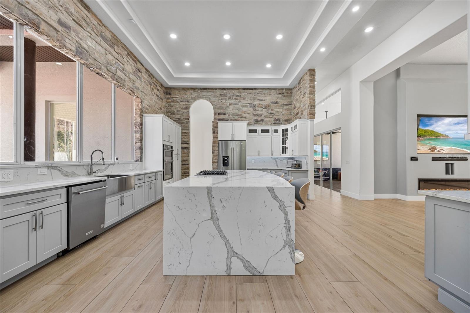 TIFFANY LAKE MANORS - Residential