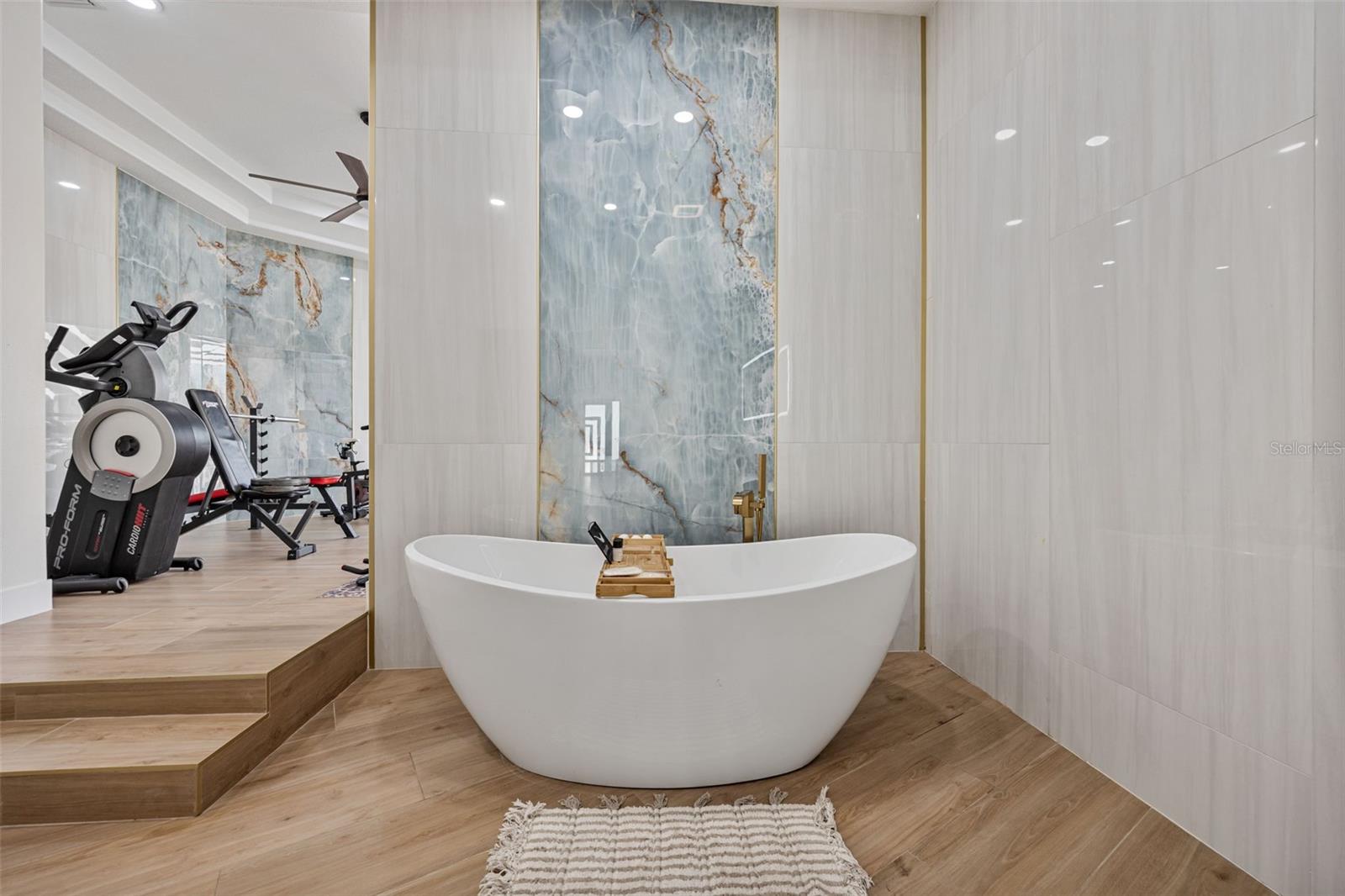 TIFFANY LAKE MANORS - Residential