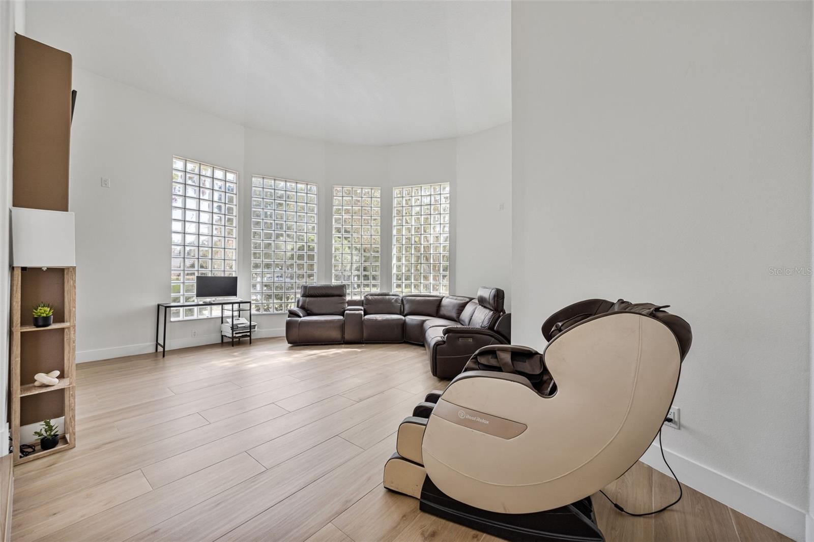 TIFFANY LAKE MANORS - Residential