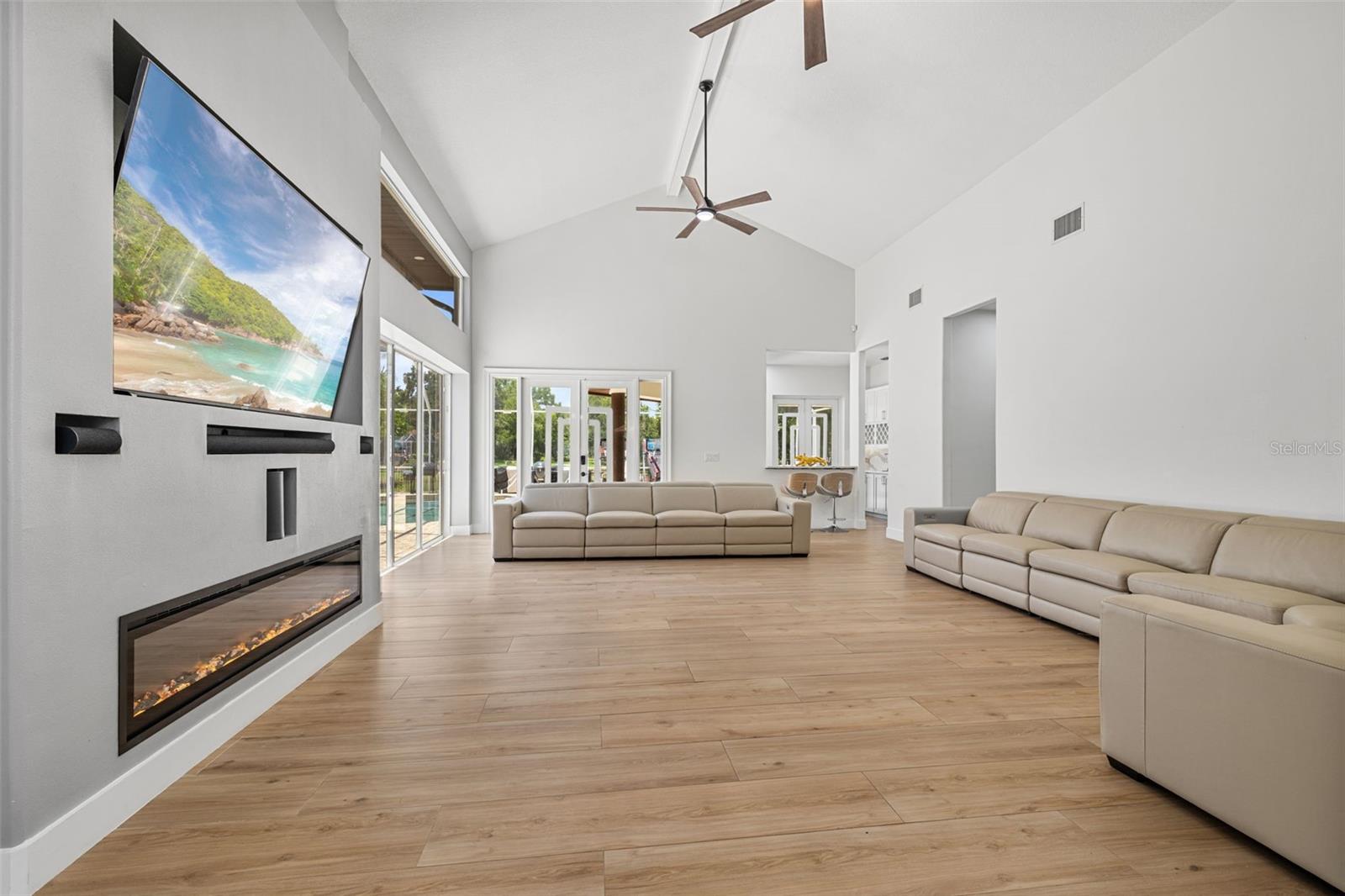TIFFANY LAKE MANORS - Residential