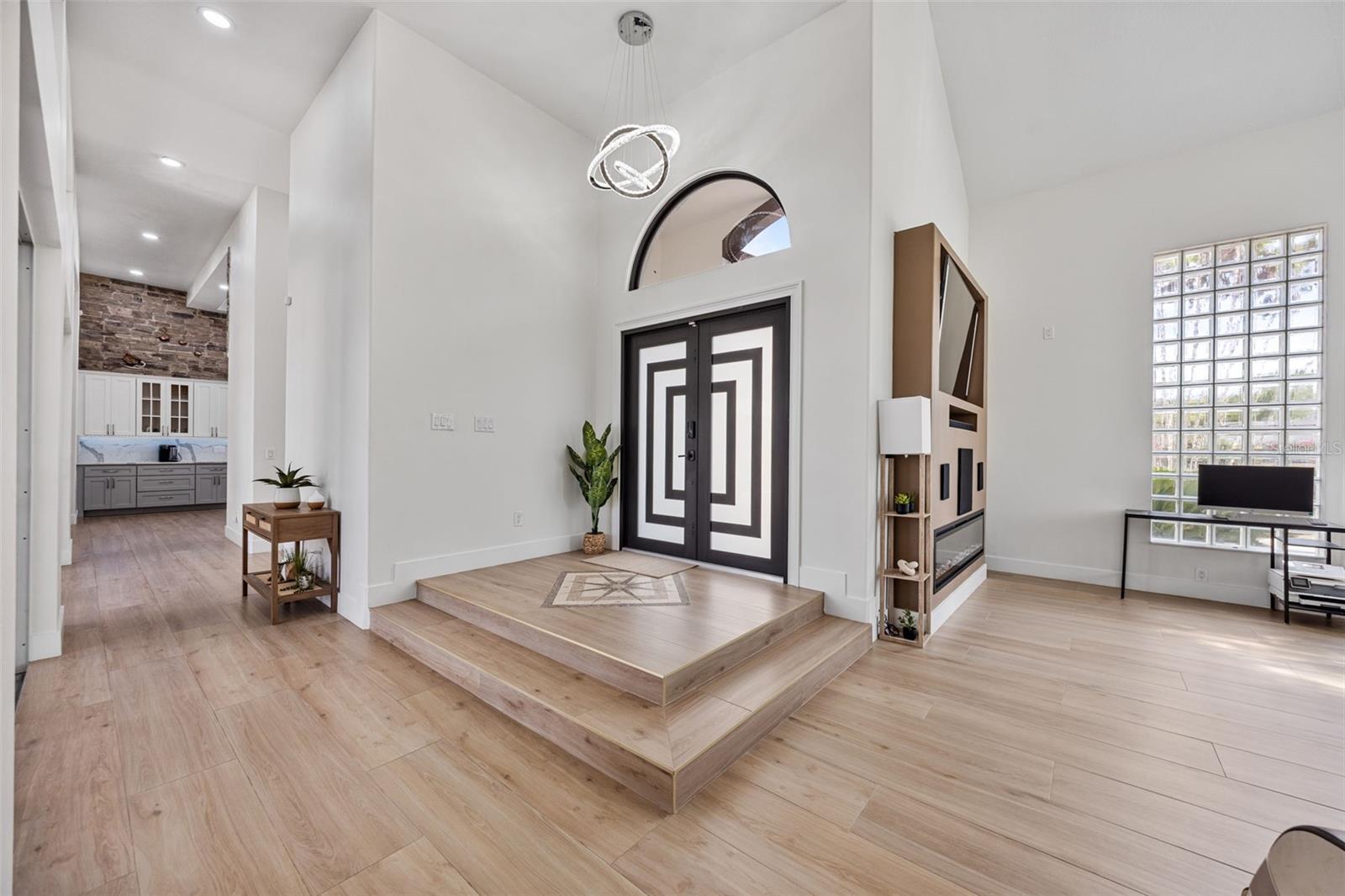 TIFFANY LAKE MANORS - Residential