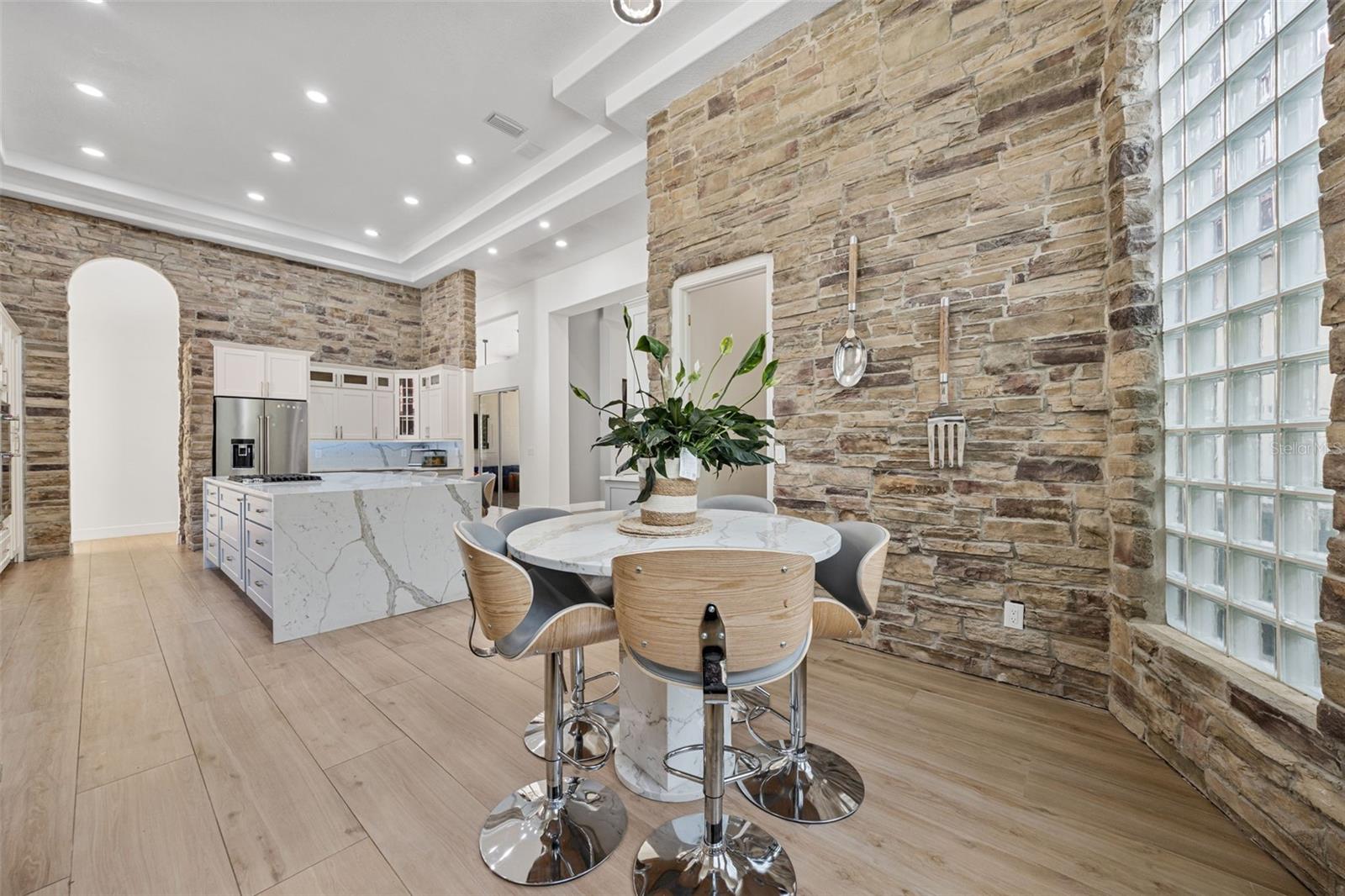 TIFFANY LAKE MANORS - Residential