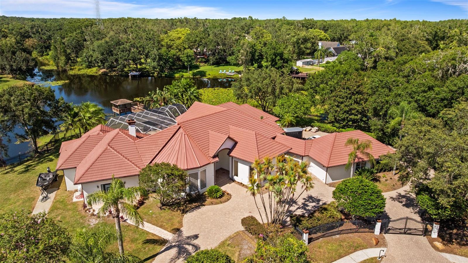 TIFFANY LAKE MANORS - Residential
