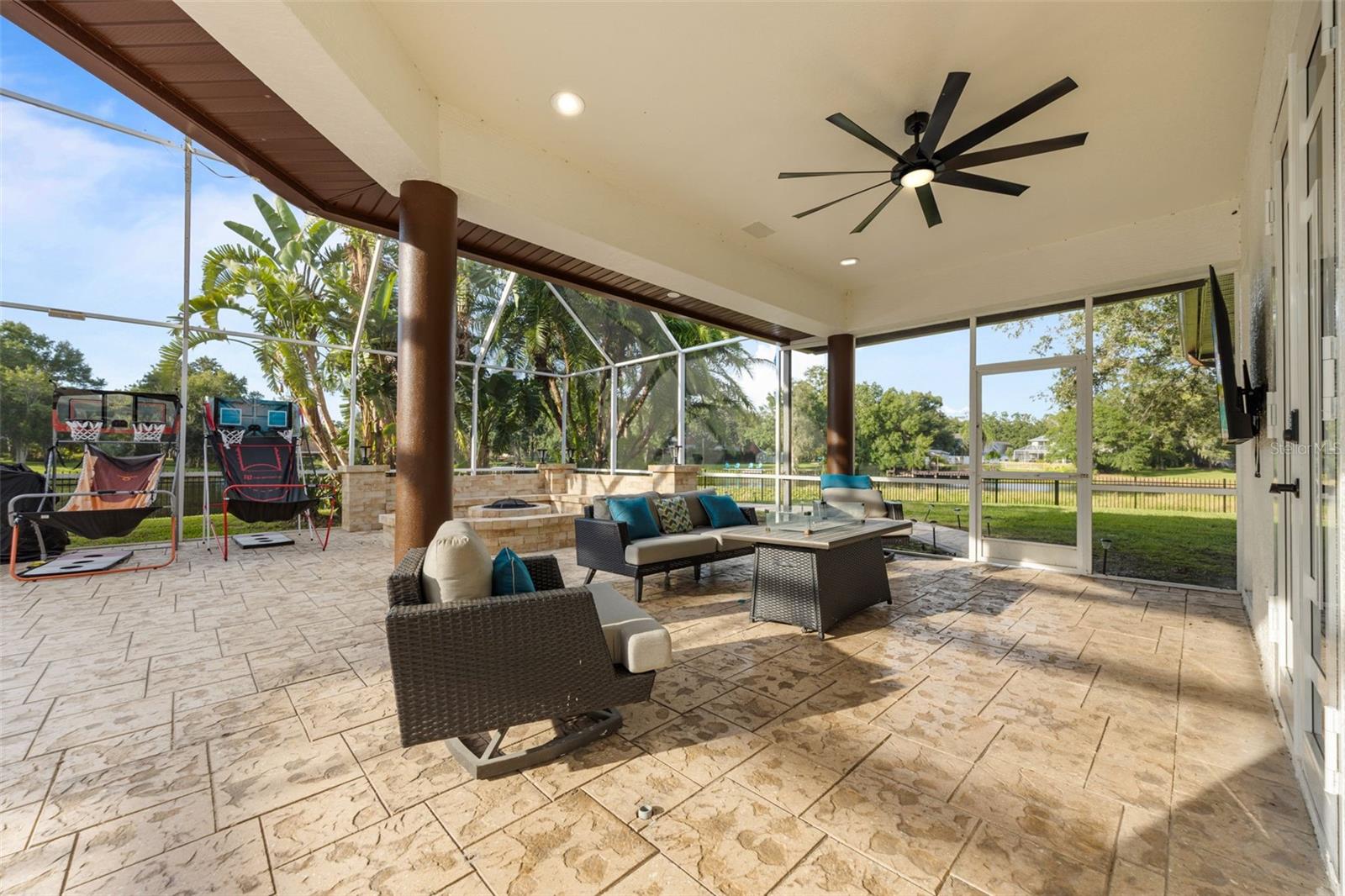 TIFFANY LAKE MANORS - Residential