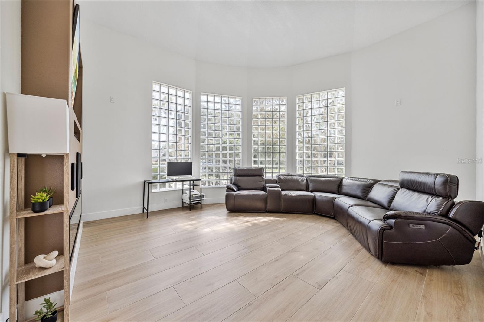 TIFFANY LAKE MANORS - Residential