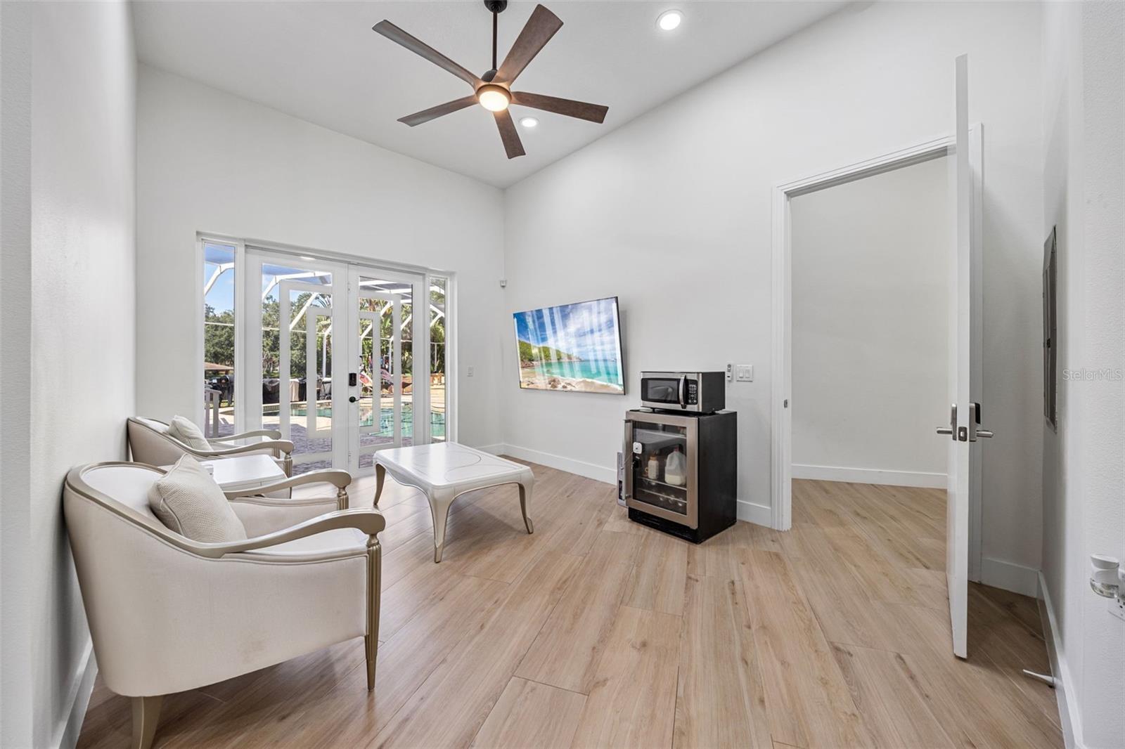 TIFFANY LAKE MANORS - Residential