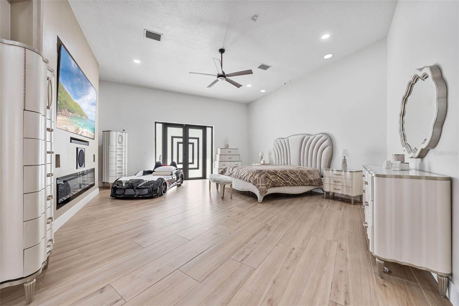 TIFFANY LAKE MANORS - Residential