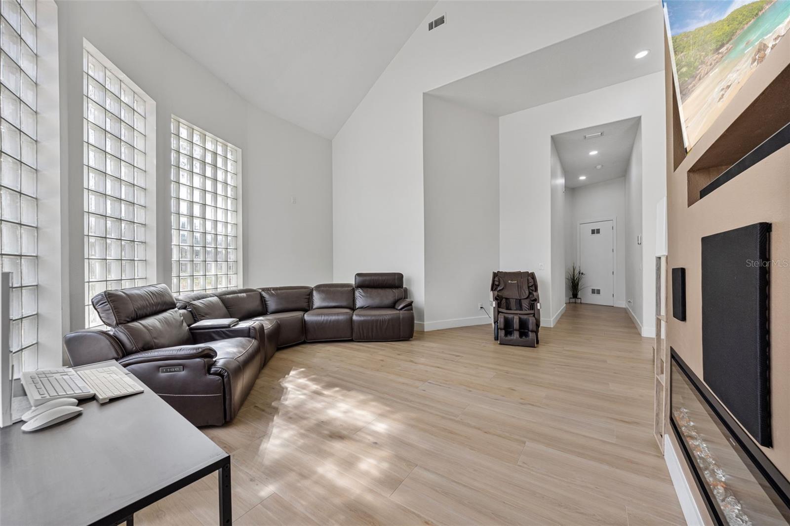 TIFFANY LAKE MANORS - Residential