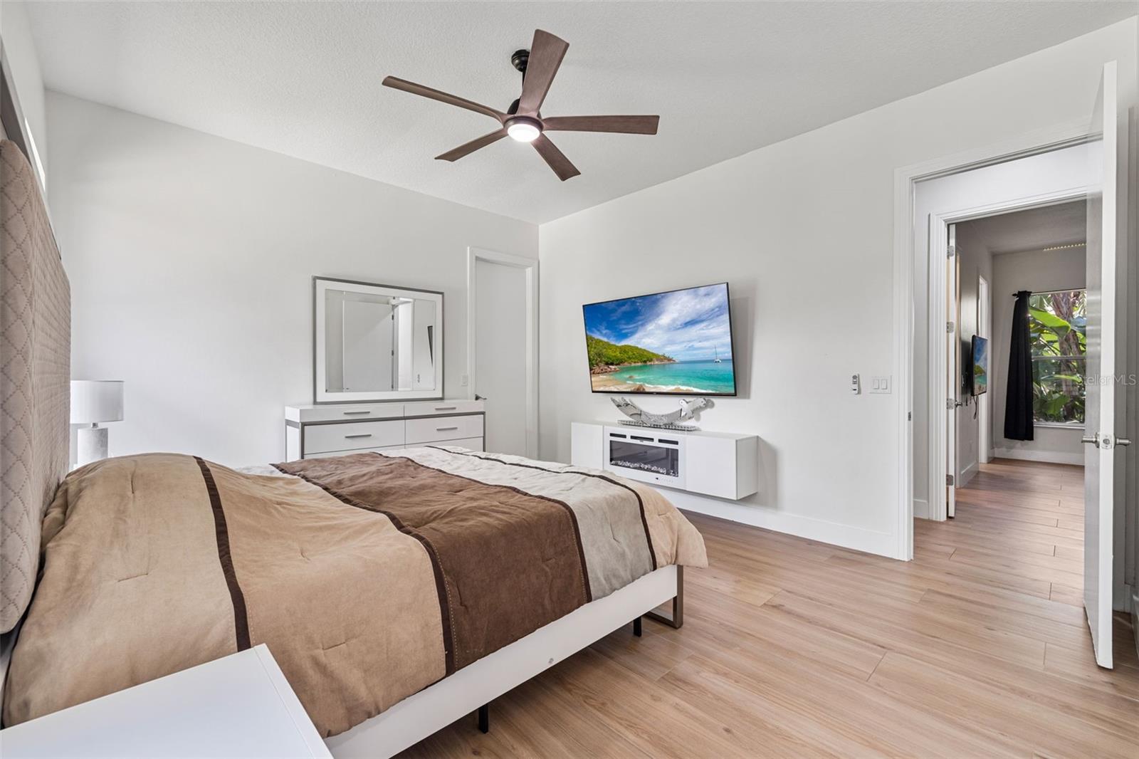 TIFFANY LAKE MANORS - Residential