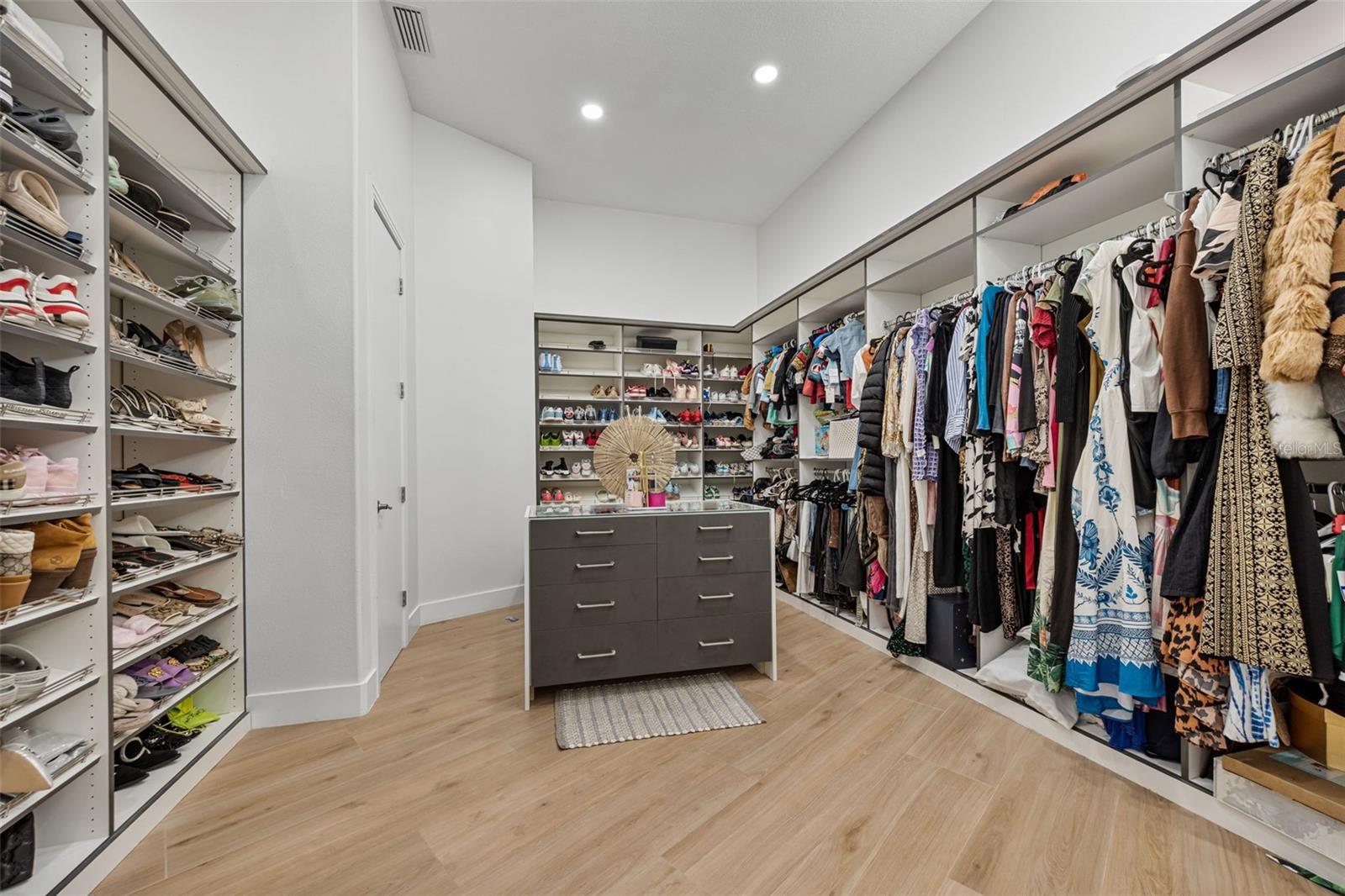 TIFFANY LAKE MANORS - Residential