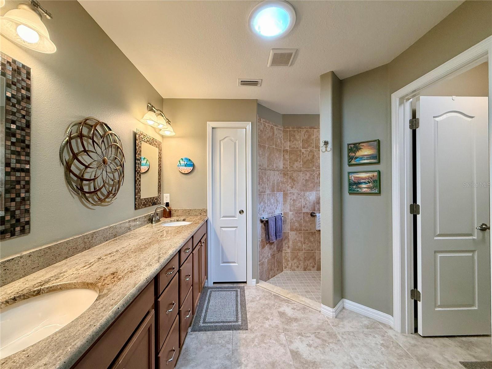 SUMMERGLEN - Residential