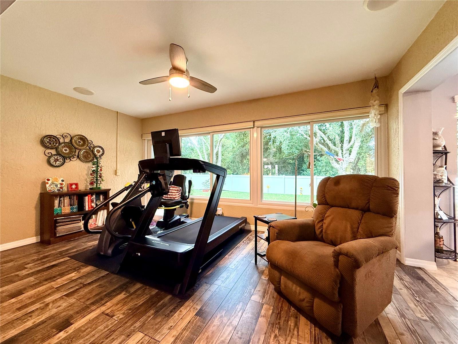 SUMMERGLEN - Residential