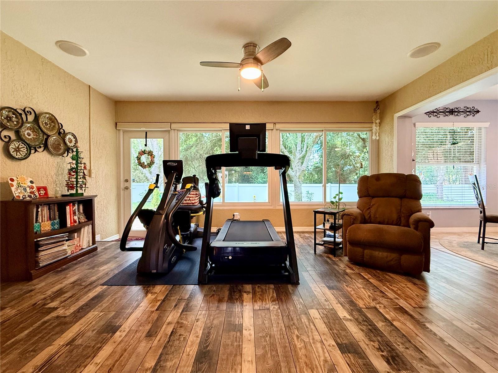 SUMMERGLEN - Residential