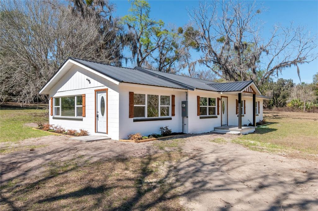 Photo of 983 S County Road 21, Hawthorne, FL 32640 (MLS # GC538009)