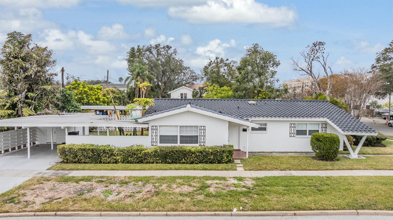 This property is currently offering month to month lease at this time. Welcome to Davis Islands! If you are looking for a home in one of the most desirable locations in Tampa Bay, this home is for you. This 1358 square feet, 3 bedrooms 2 bath home located in a gorgeous corner lot has been recently renovated with brand new flooring and bathrooms. You will find an open and airy living area with plenty of natural light, fully stocked kitchen with stainless steel appliances. This home is very close to Downtown Tampa, Tampa General Hospital, and minutes of walking distance to water front, Davis Islands Village, Davis Islands Park, dog park, playgrounds, tennis courts, boat ramps, Peter O Knight Airport, and Davis Islands Yacht Club. This home is in the Gorrie Elementary, Wilson Middle School and Plant High School boundaries.
qualification: minimum credit score 650, no eviction history, no criminal history