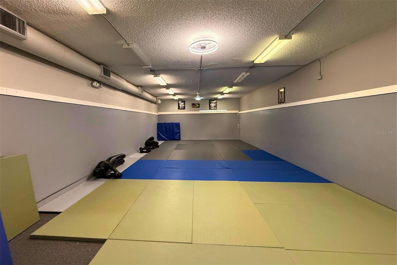 SOUTH GATE - Commercial Sale