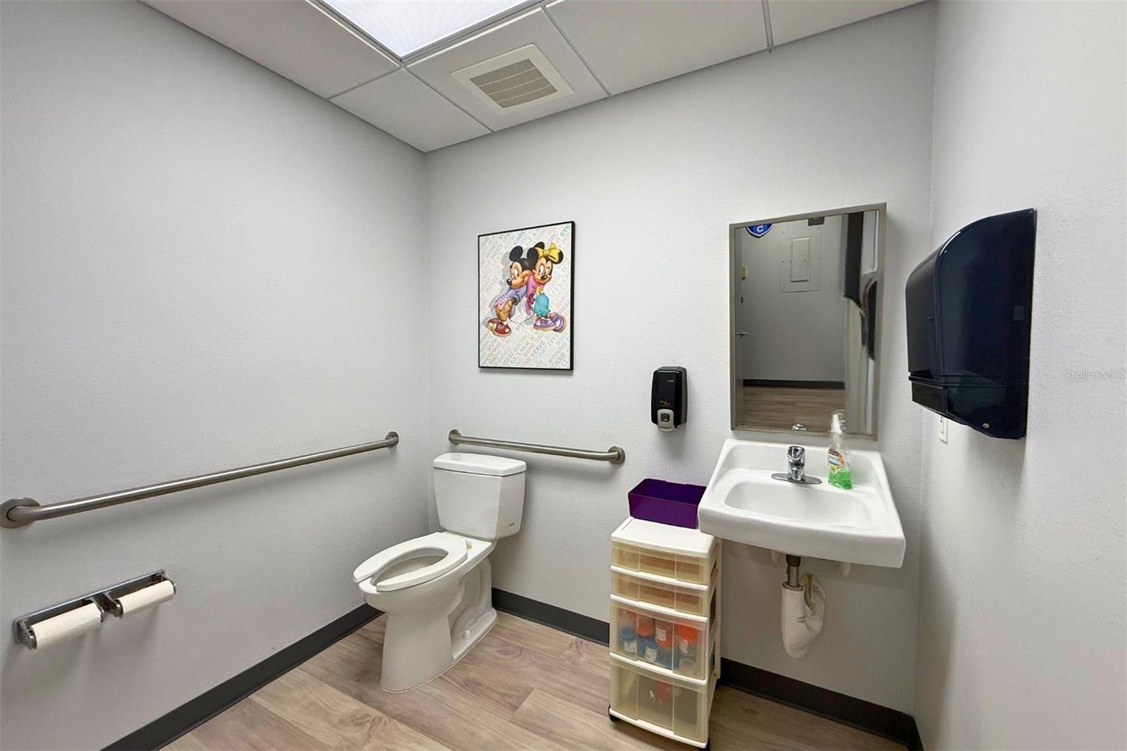 SOUTH GATE - Commercial Sale