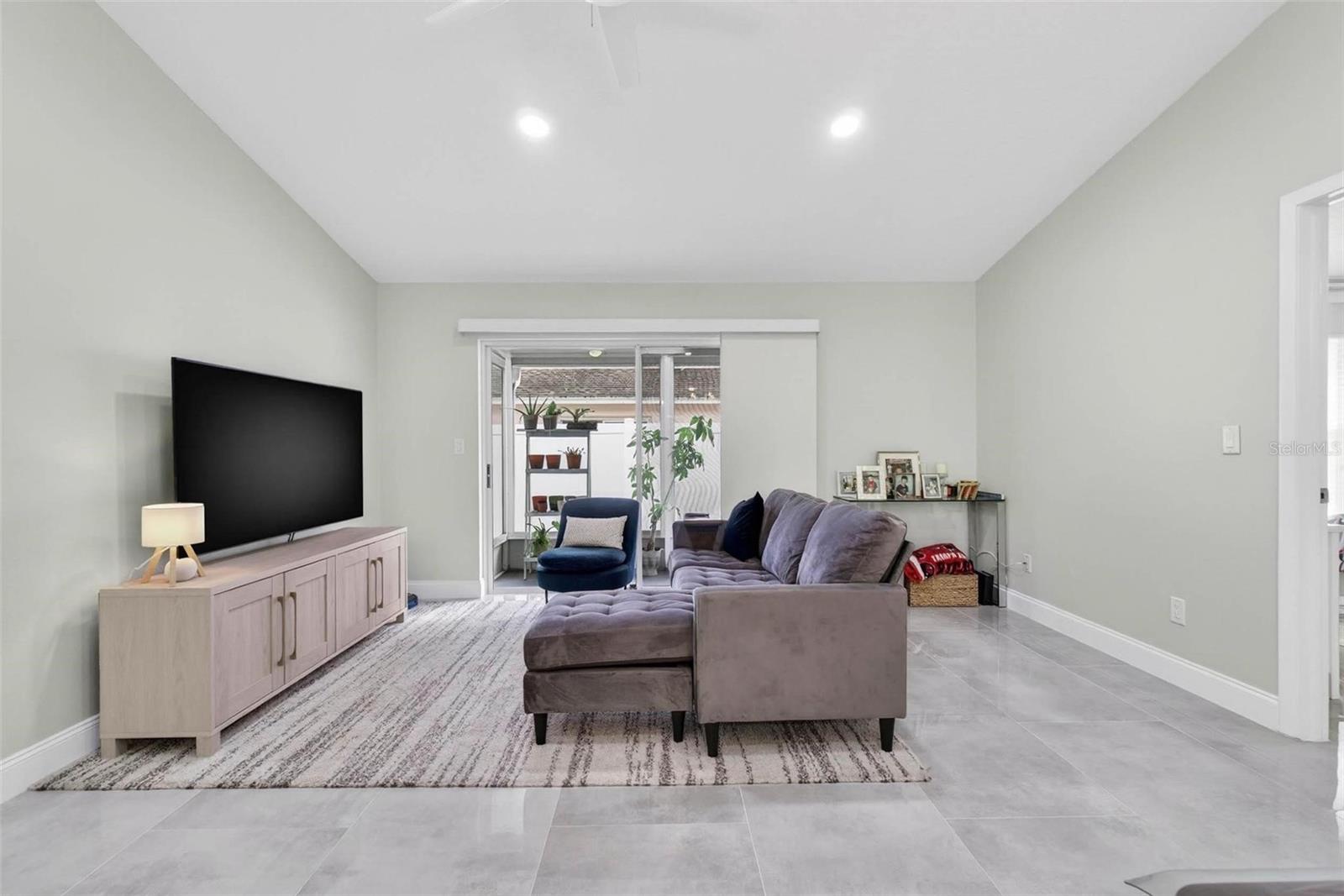 FRANKLIN SQUARE EAST - Residential