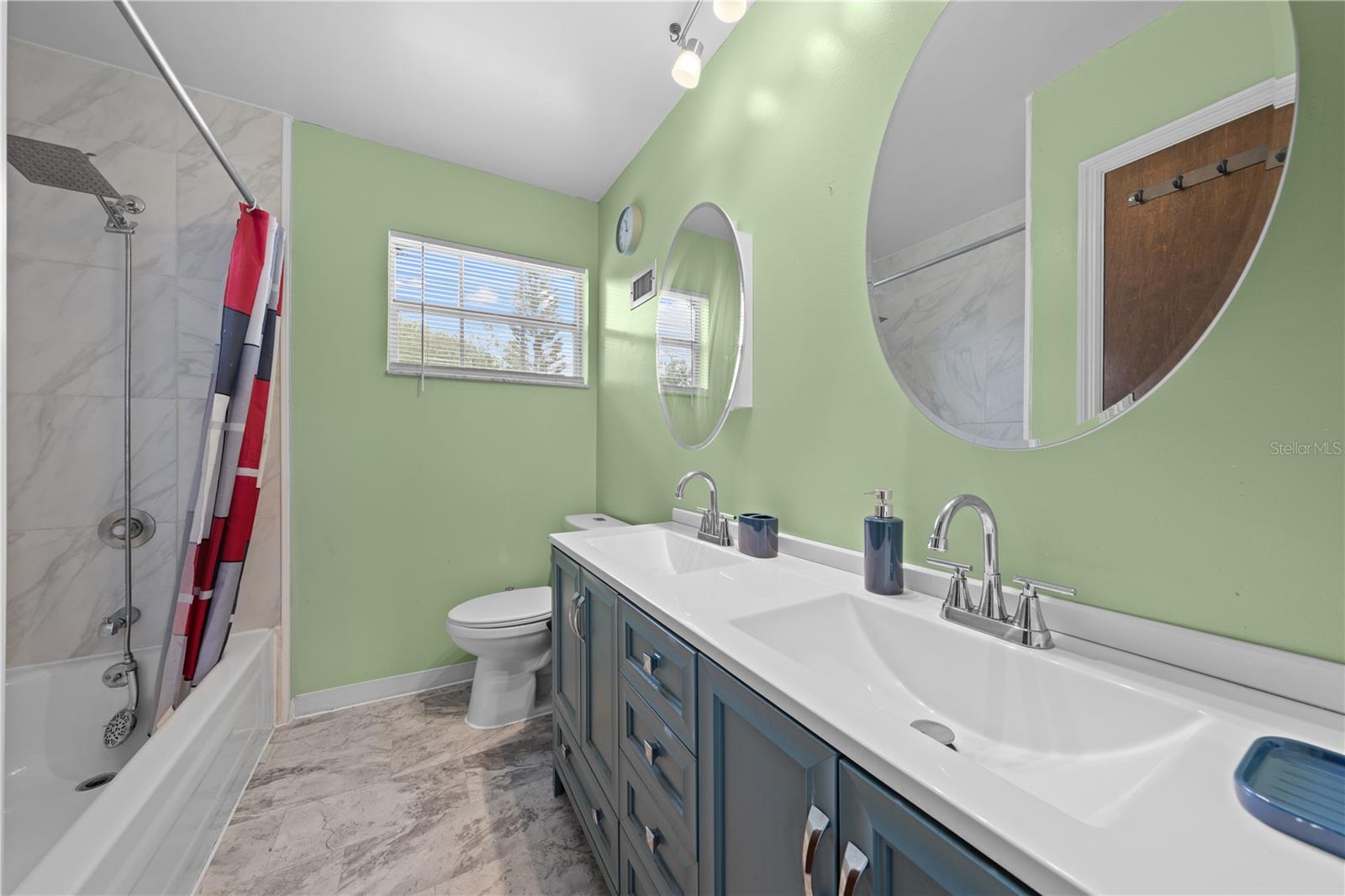 BAY LAKE ESTATES - Residential