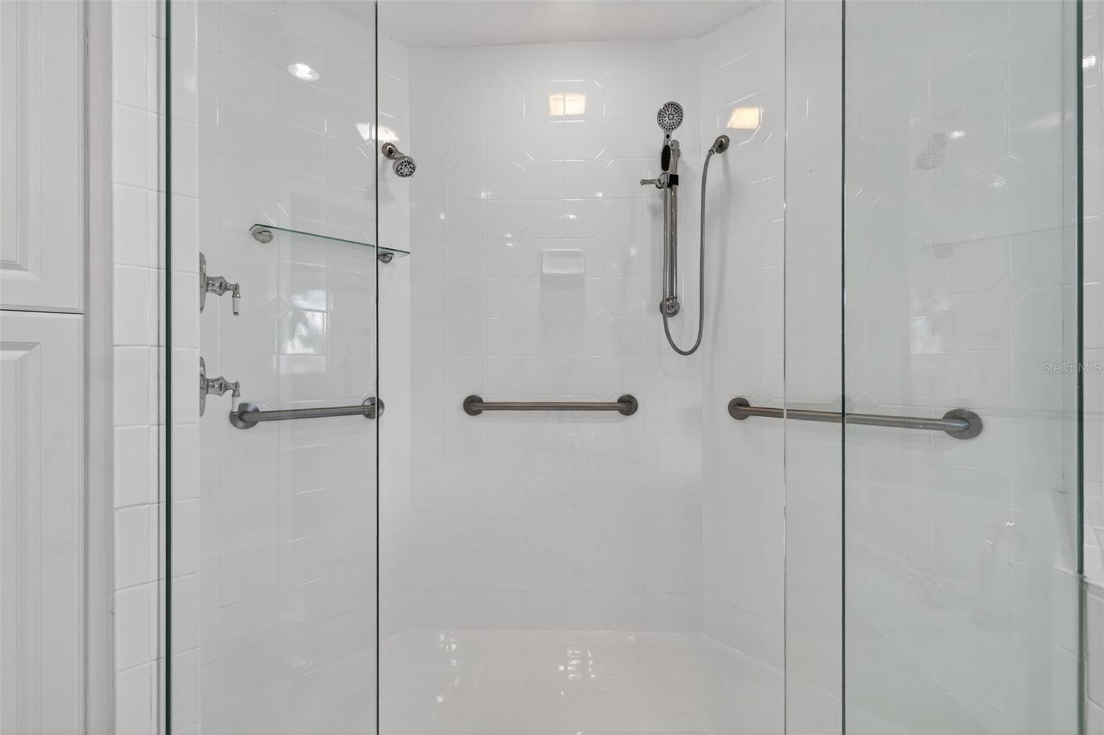 VINOY PLACE CONDO - Residential Lease