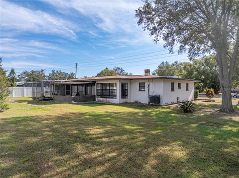 A home in LAKELAND