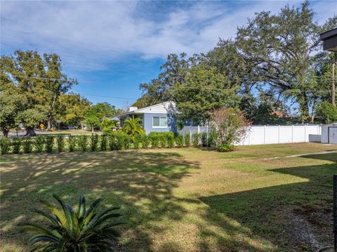 A home in LAKELAND