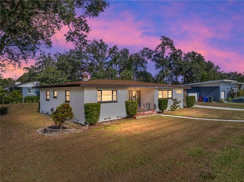 A home in LAKELAND