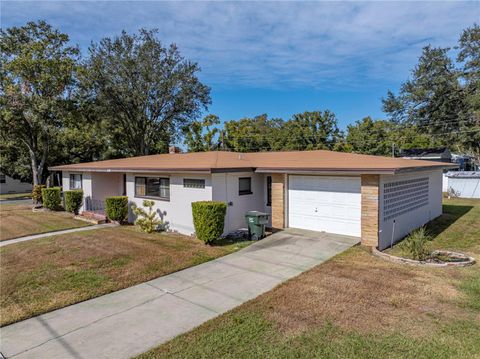 A home in LAKELAND