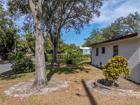 A home in LAKELAND