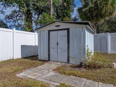 A home in LAKELAND