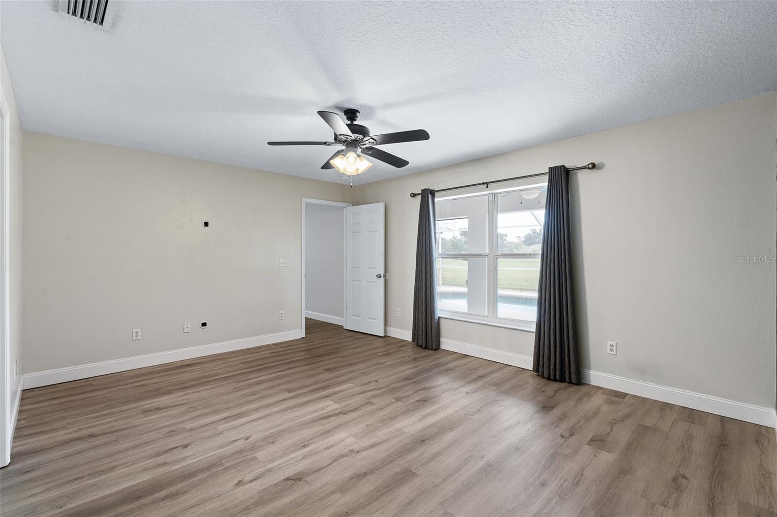 PINE LAKES - Residential