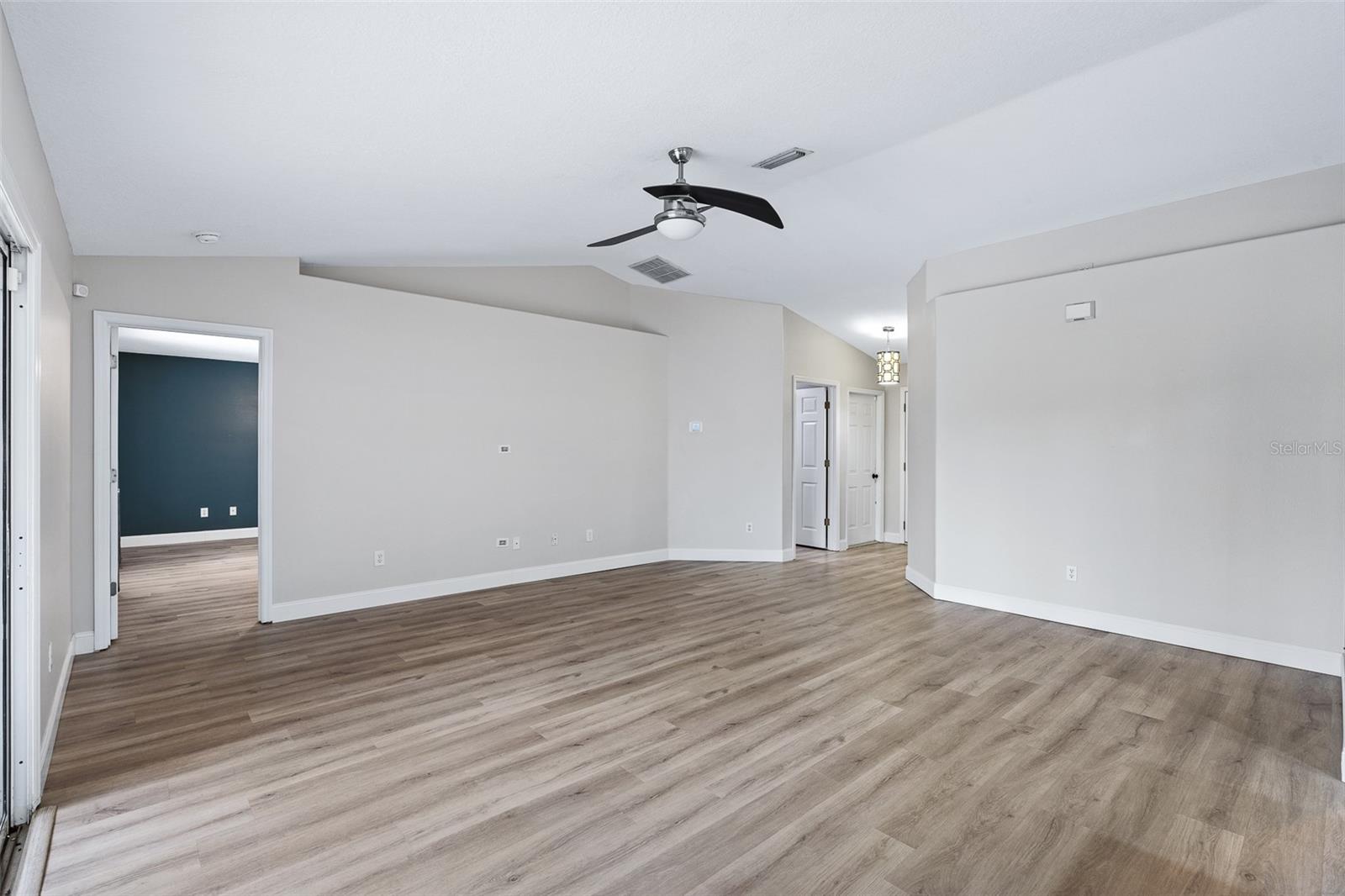 PINE LAKES - Residential