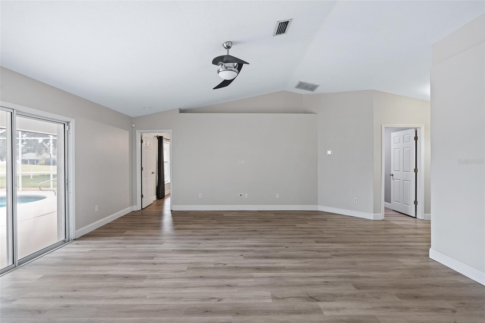 PINE LAKES - Residential